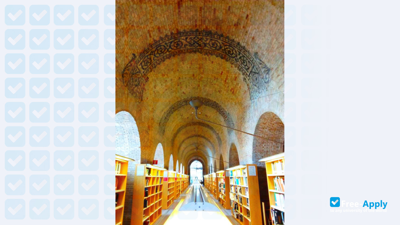 Pompeu Fabra University photo #12