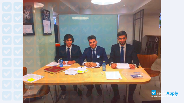 Foto de la College of Financial Studies #11