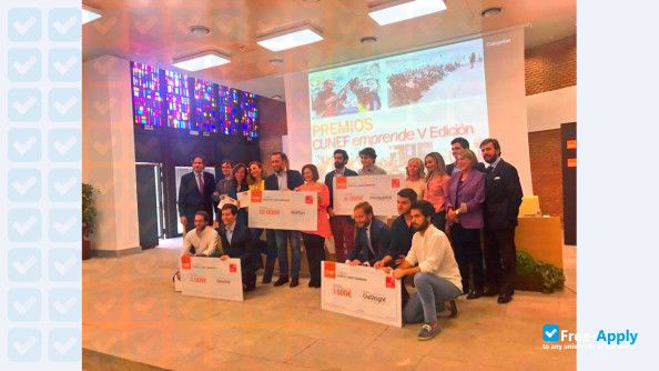 Foto de la College of Financial Studies #4