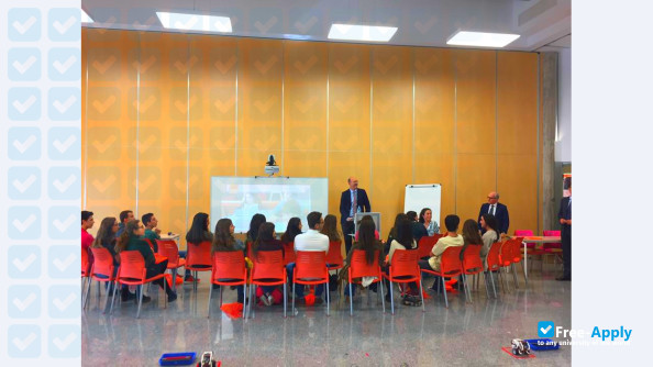 Foto de la College of Financial Studies #2