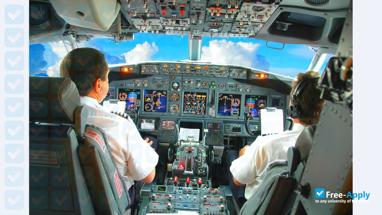 Photo de l’Center of Higher Studies of Aviation #9