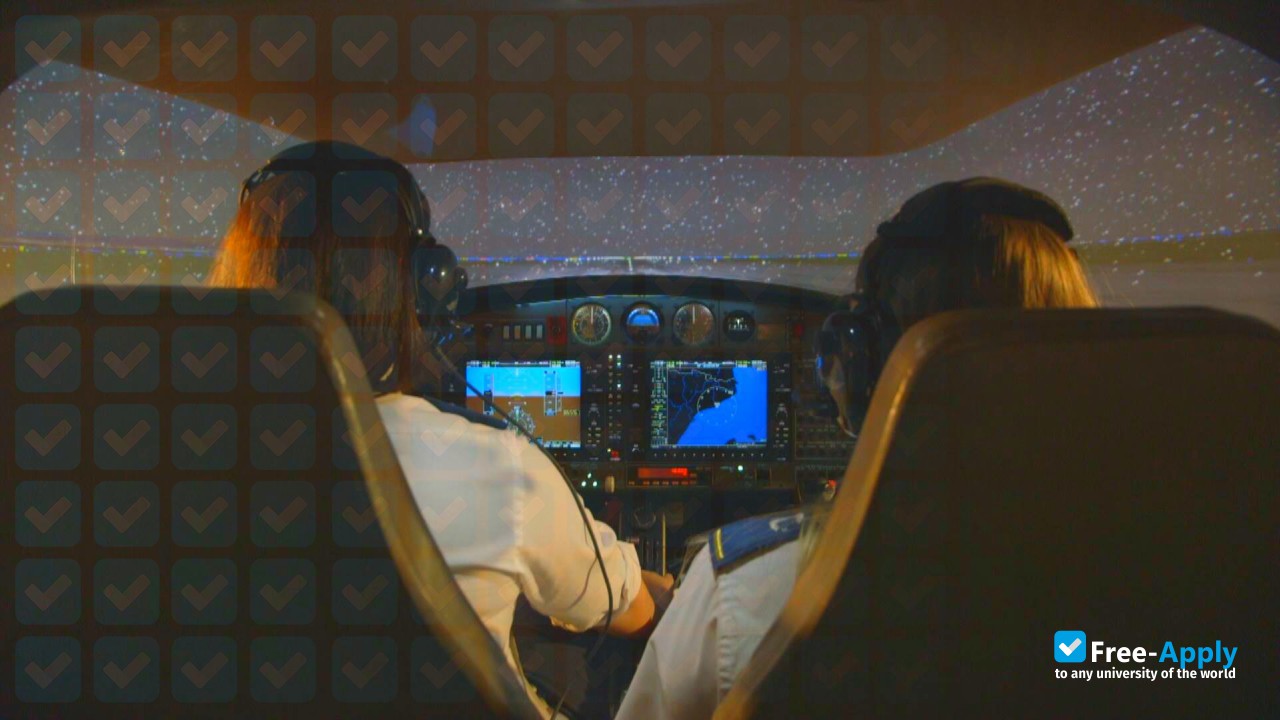 Photo de l’Center of Higher Studies of Aviation #7