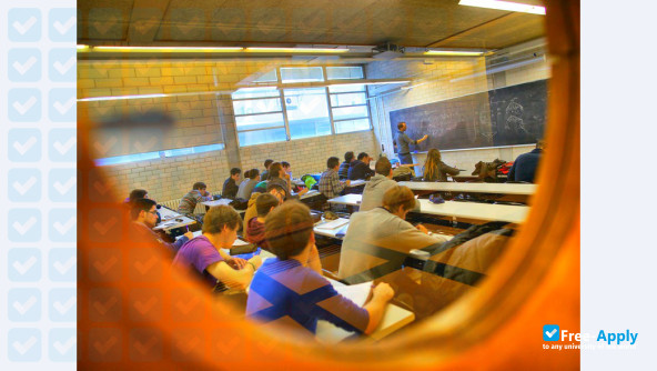 Foto de la EUNCET BUSINESS SCHOOL #7