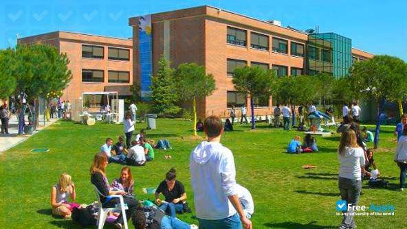 Foto de la Francisco de Vitoria University #12