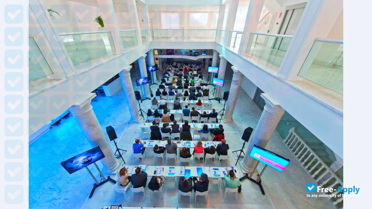 Photo de l’CEREM International Business School #6