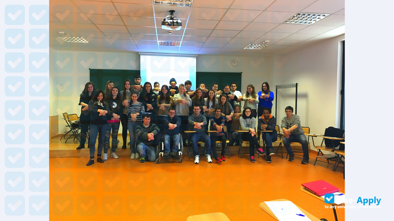 Photo de l’Gimbernat University Schools #8