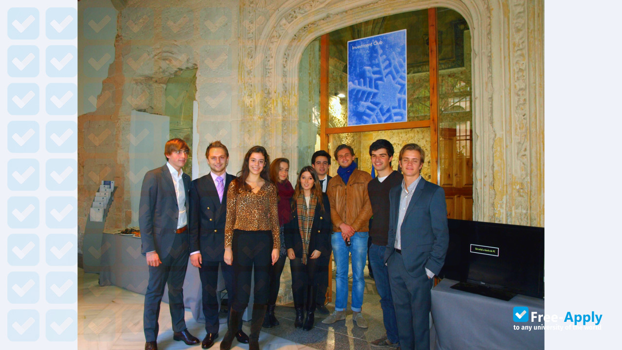 Photo de l’IE University #10