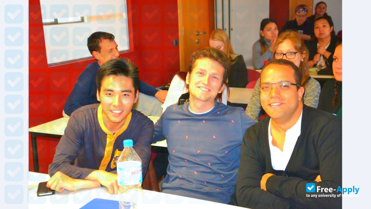 Foto de la INSA Higher Education #8