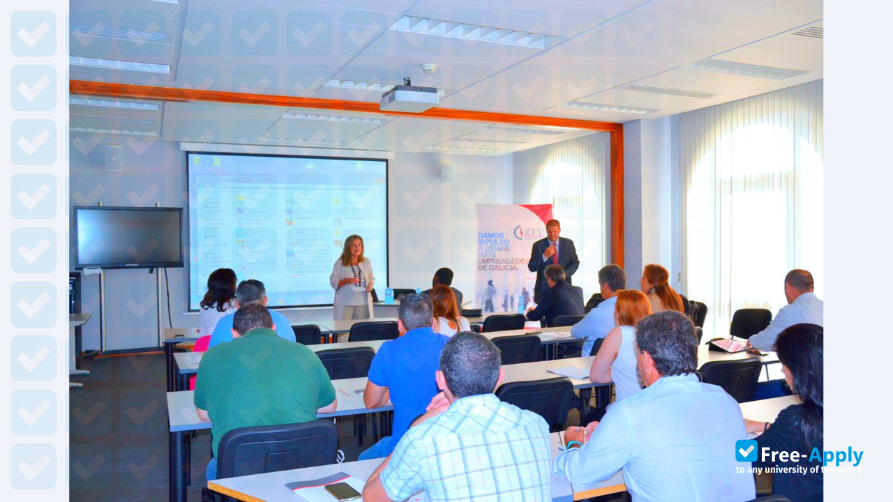 Foto de la IFFE Business School #4