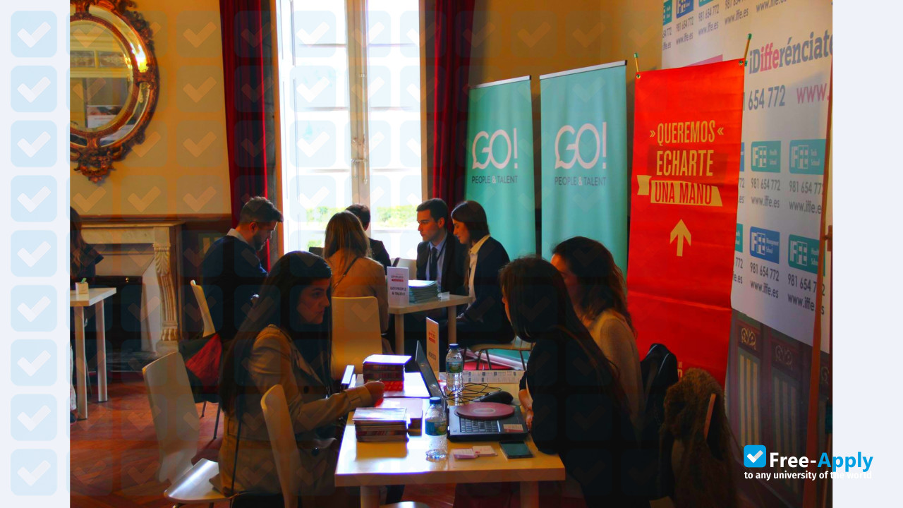 Foto de la IFFE Business School #13