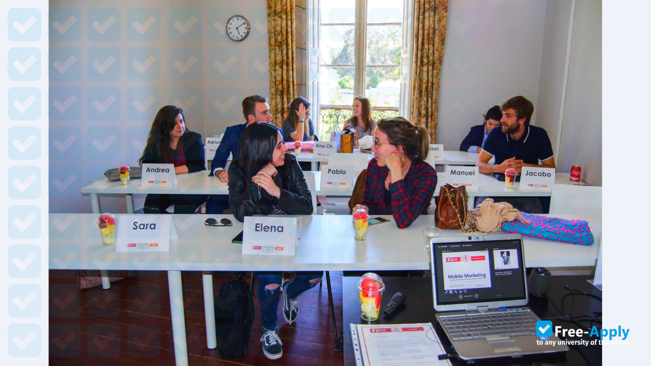 Foto de la IFFE Business School #8