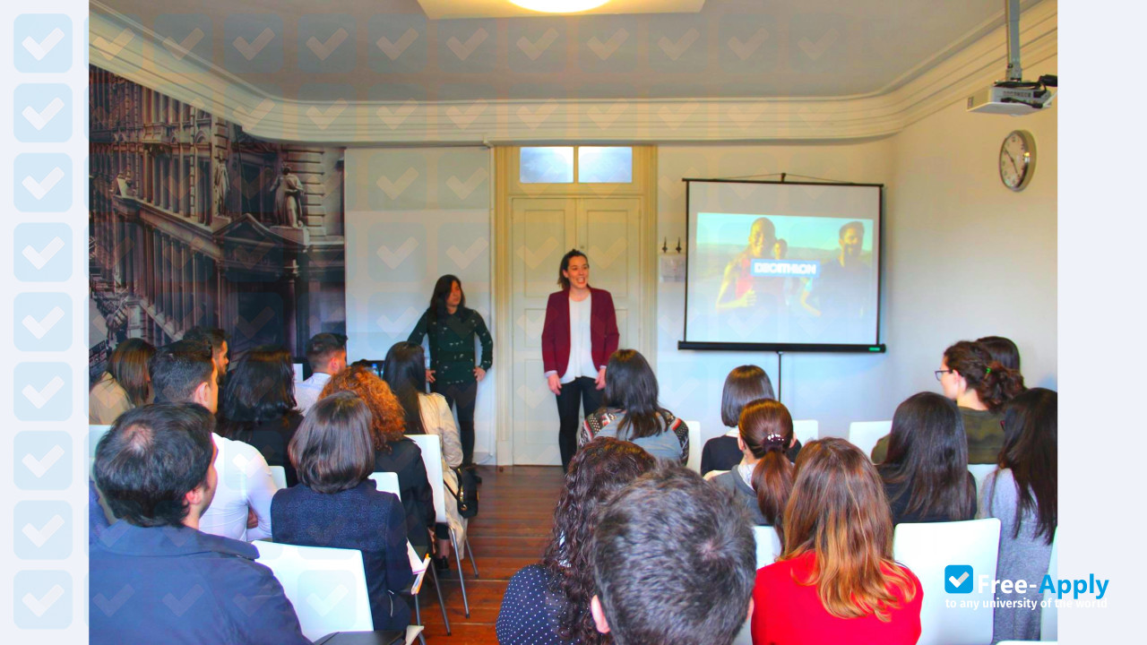 Foto de la IFFE Business School #3