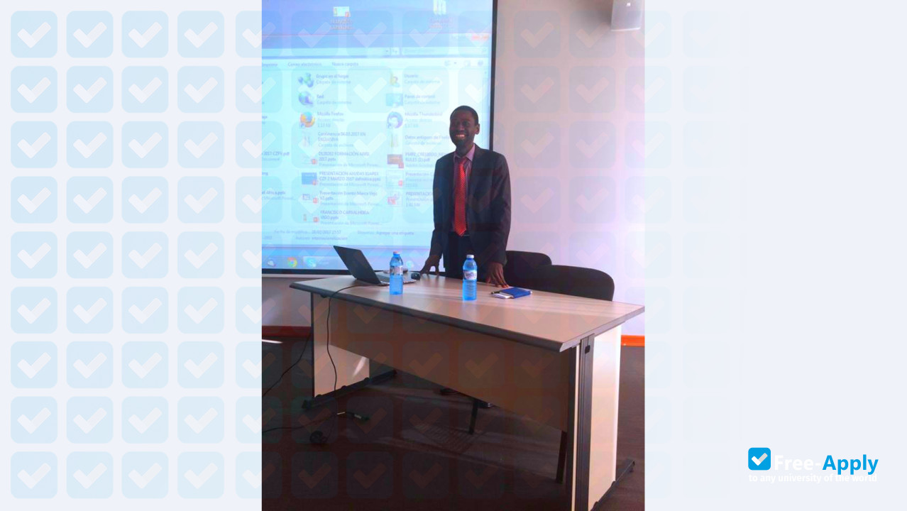 Foto de la IFFE Business School #7