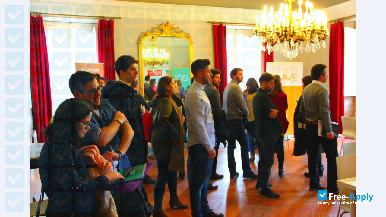 Foto de la IFFE Business School #2