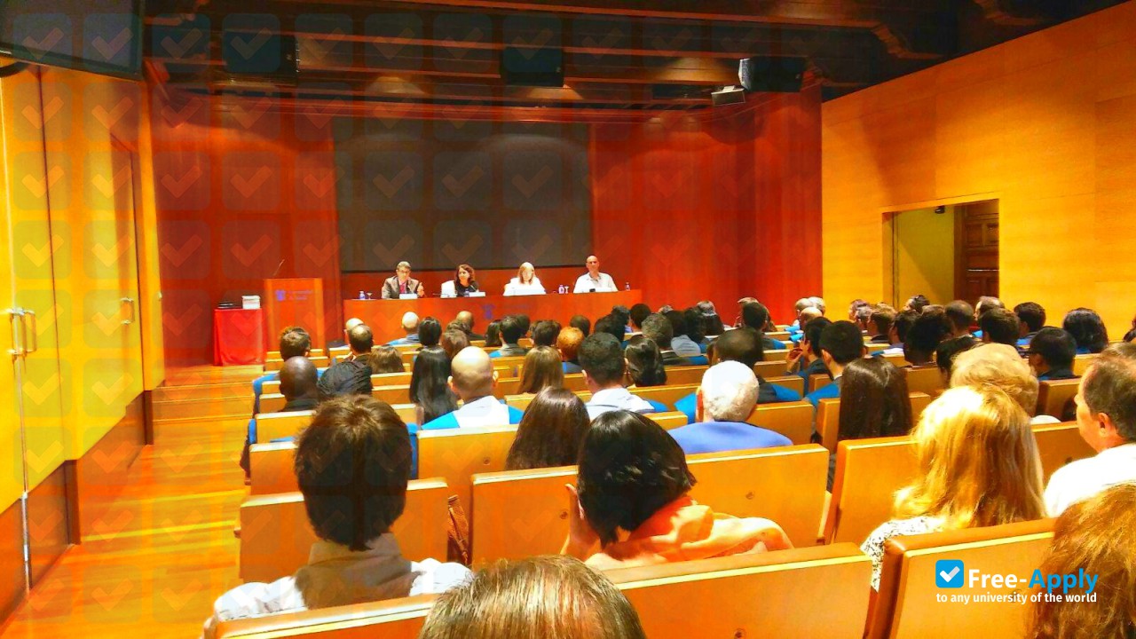 Foto de la International Center for Financial Education #13