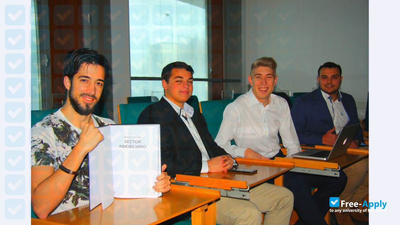 Foto de la International School of Management #8