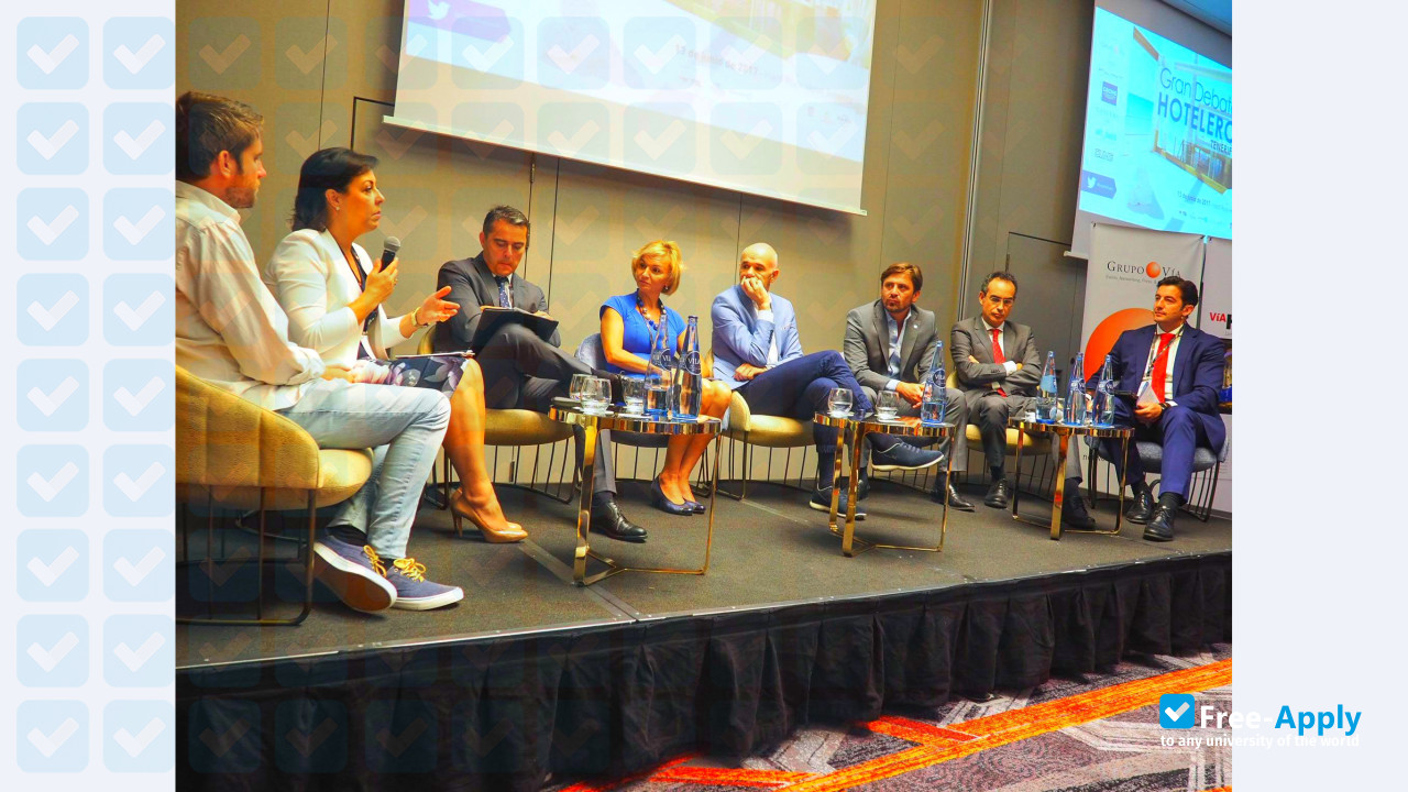 Foto de la Les Roches Marbella Swiss Hotel Management School #6