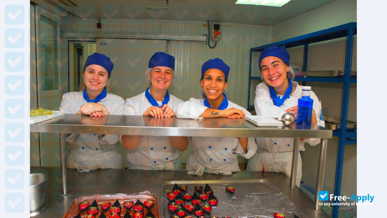 Foto de la Les Roches Marbella Swiss Hotel Management School #4