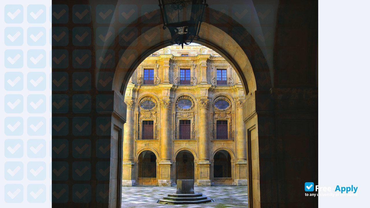 Foto de la Salamanca Pontifical University of Madrid Campus #4