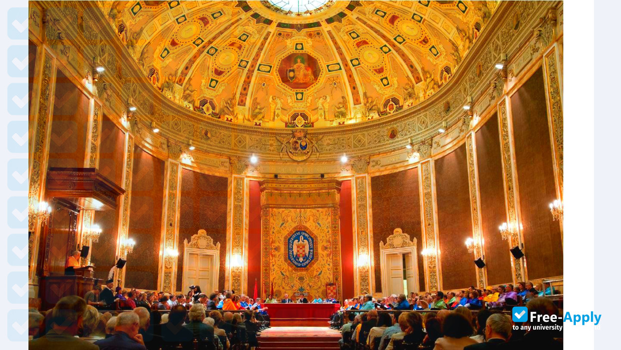 Foto de la Salamanca Pontifical University of Madrid Campus #12