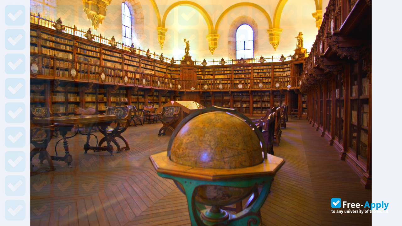 Foto de la Salamanca Pontifical University of Madrid Campus #6