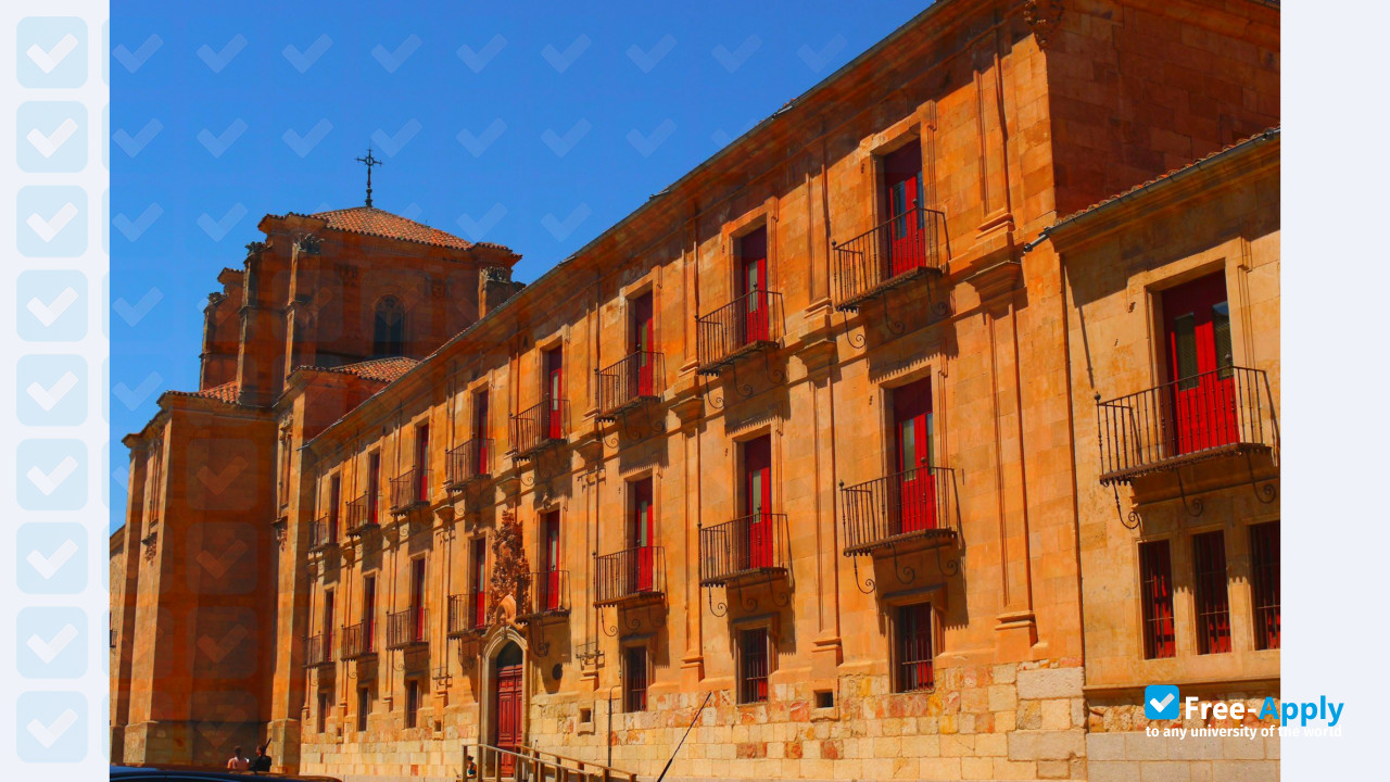 Foto de la Salamanca Pontifical University of Madrid Campus #9
