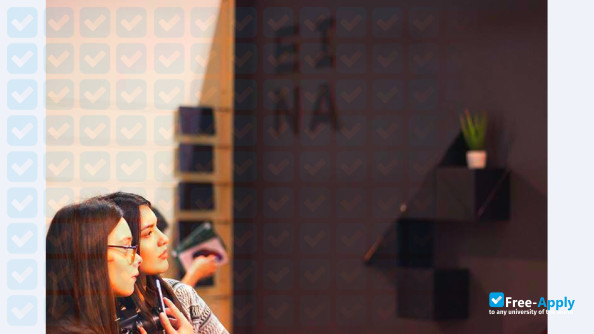 Foto de la School of Disseny and Art #8