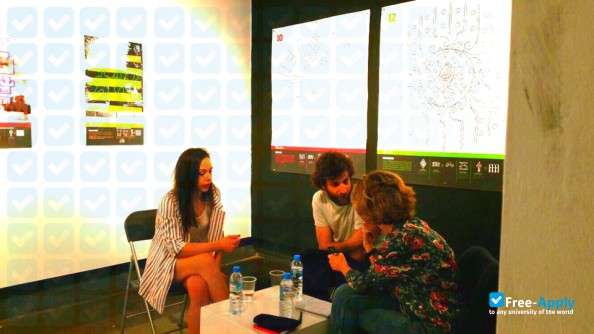 Foto de la School of Disseny and Art #3