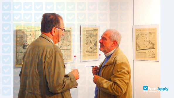 Foto de la School of Disseny and Art #9