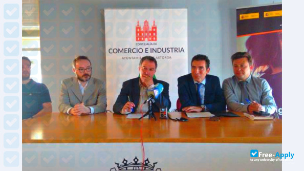 Foto de la School of Industrial Organization #10