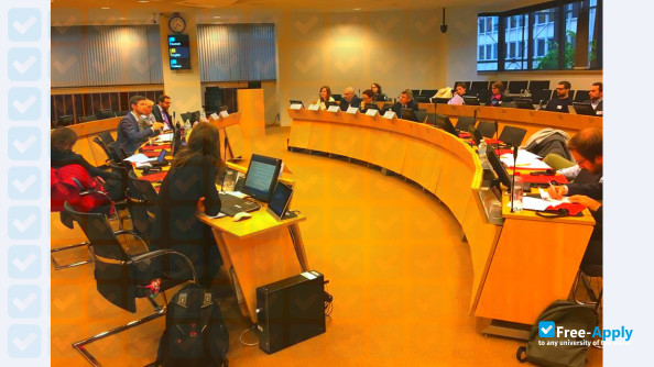 Foto de la CEU San Pablo University #5