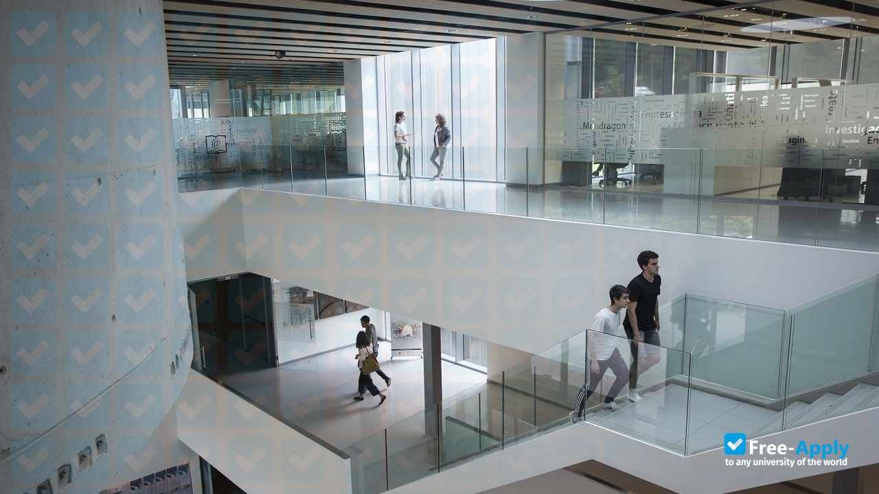 Mondragon University фотография №11