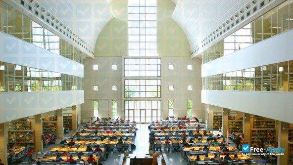 Foto de la Public University of Navarra #7