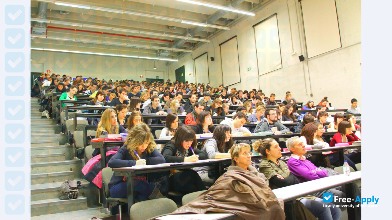 Foto de la Public University of Navarra #4