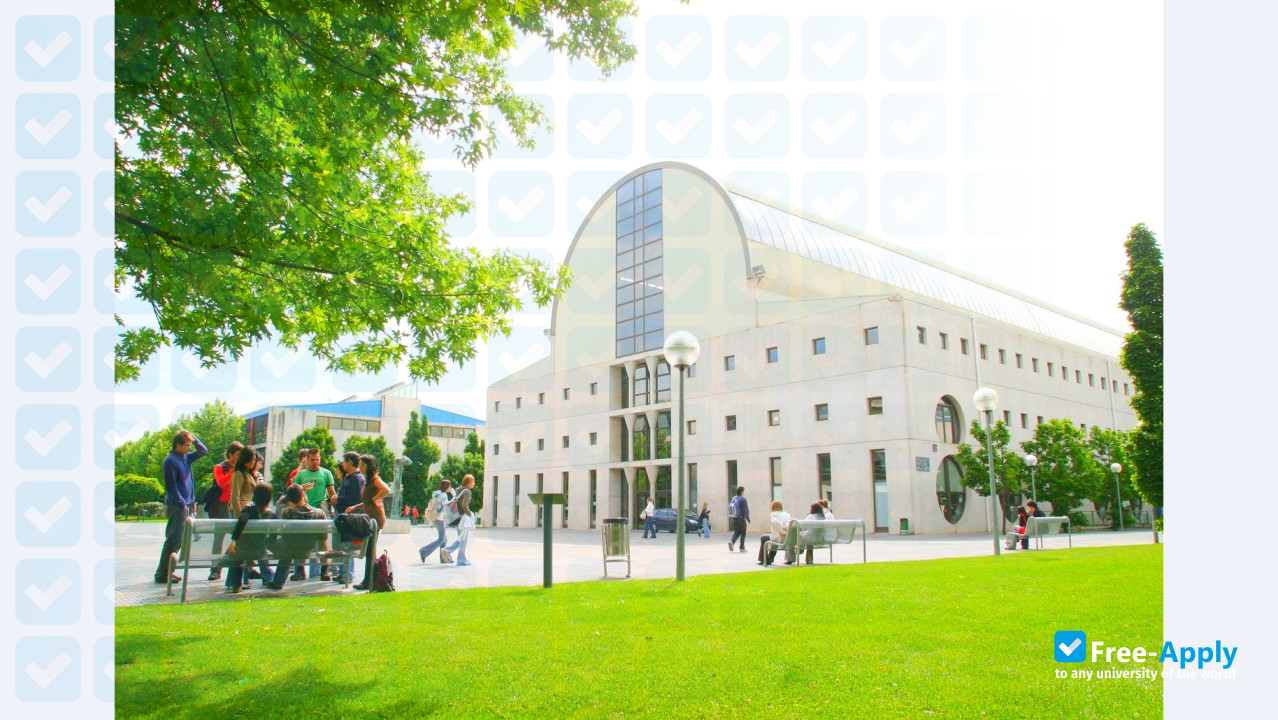 Foto de la Public University of Navarra #6