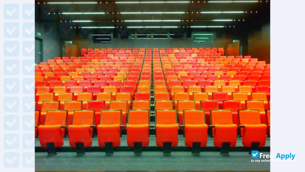 Foto de la Lausanne Cantonal Art School #5