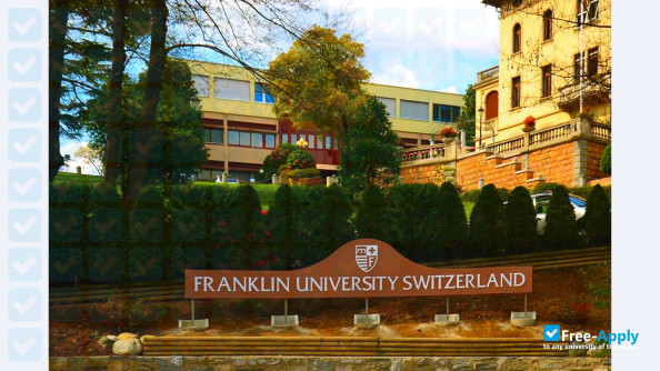 Foto de la Franklin University Switzerland #7