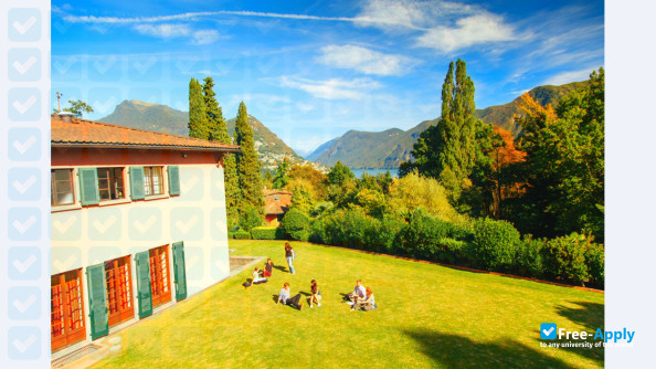 Foto de la Franklin University Switzerland #12