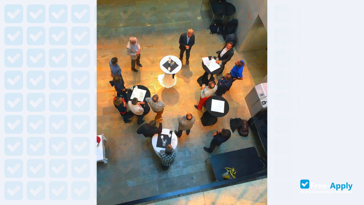 University of Economics Zurich photo #6