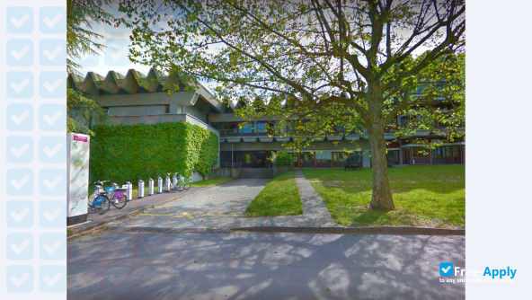Foto de la School of Changins #6