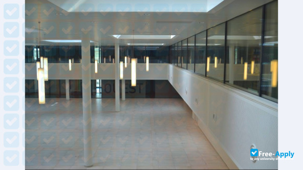 School of Management and Communication Geneva photo #8