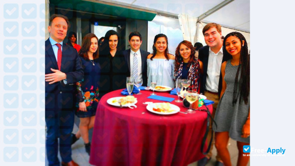 Foto de la Webster University Geneva #8