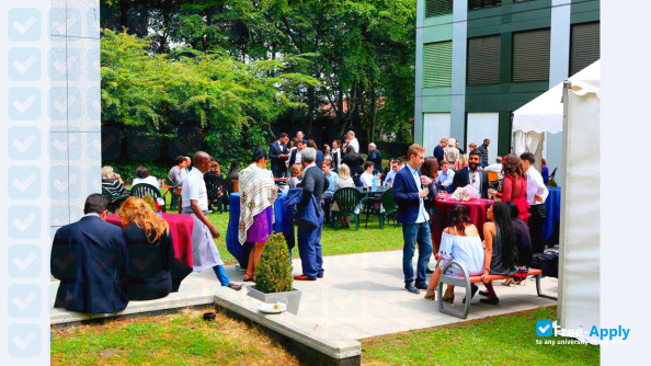 Foto de la Webster University Geneva #11