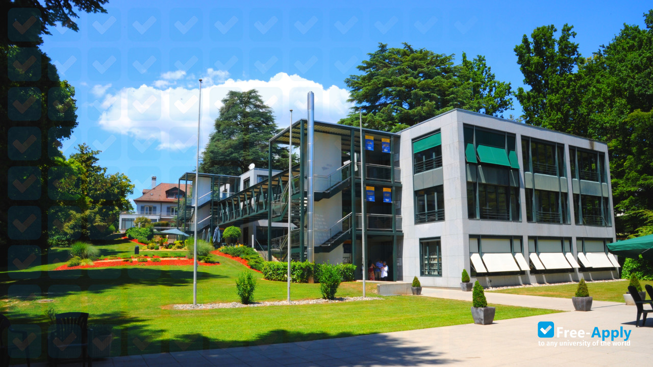 Foto de la Webster University Geneva #7