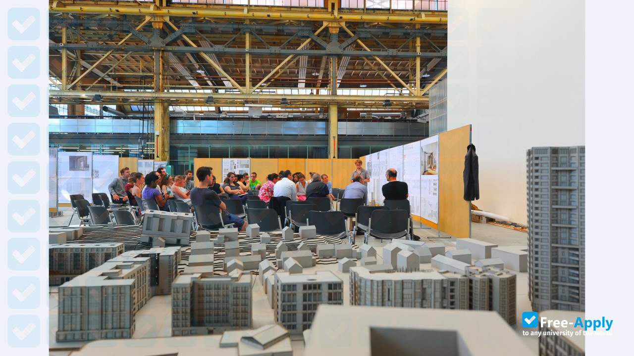 Foto de la Zurich University of Applied Sciences #3