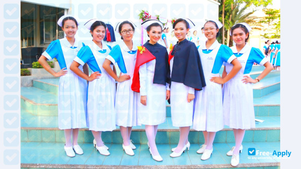 Photo de l’Boromarajonani College of Nursing #6