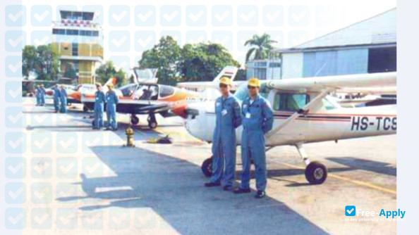 Foto de la Civil Aviation Training Center #5