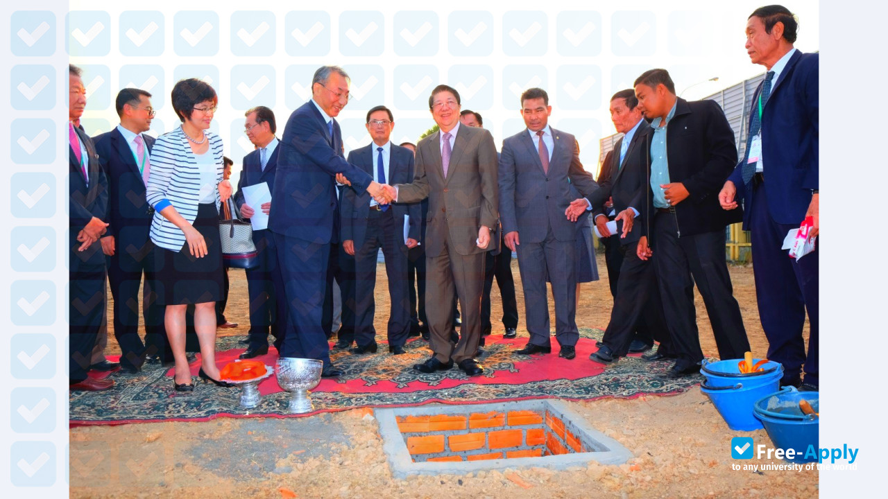 Foto de la Civil Aviation Training Center #3