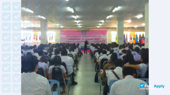Foto de la Pathumthani University #2