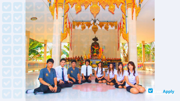 Foto de la Thonburi University #2